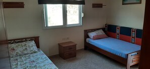 2 bedrooms, iron/ironing board, WiFi
