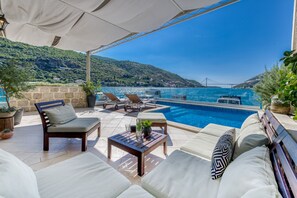 Outdoor pool - NEW! Peaceful 3BR Accommodation + Perfect Sunset (Mokošica)