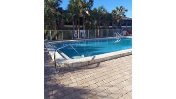 Piscine extérieure, piscine chauffée