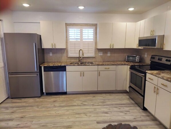 Fridge, microwave, oven, stovetop
