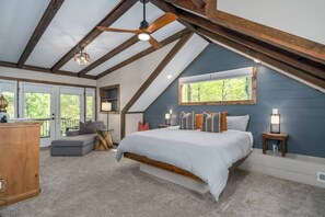 5 makuuhuonetta, työpöytä, silitysrauta/-lauta, vauvan matkasänky