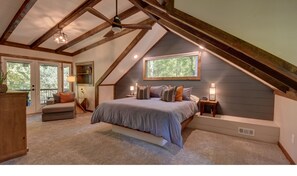 5 bedrooms, desk, iron/ironing board, travel cot