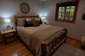 3 bedrooms, desk, iron/ironing board, free WiFi