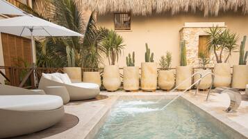 حمّام سباحة خارجي