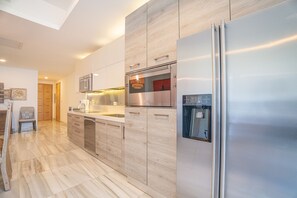 Căn hộ dành cho gia đình | Bếp riêng | Lò vi sóng, máy rửa bát, máy xay thực phẩm, vỉ nướng