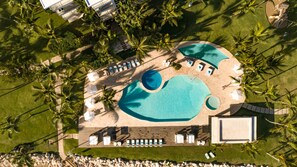 Outdoor pool, open 8:00 AM to 9:00 PM, pool loungers