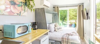 The Container Retreat @ 290 Wine Trail #4