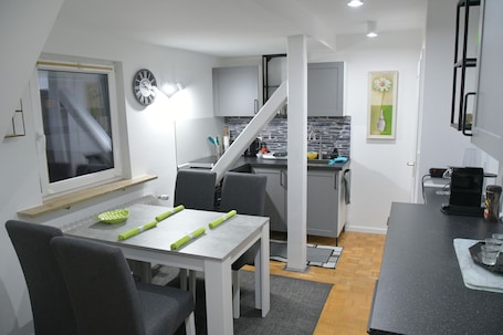 Dining. Beautiful 3-Room-Apartment Stein close to Palm-Beach, Playmobil-Park, Nuremburg