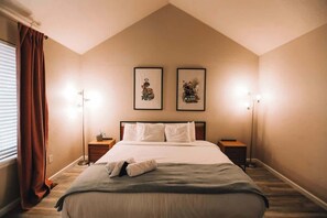 4 bedrooms, iron/ironing board, WiFi, bed sheets