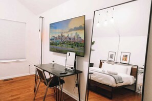 4 habitaciones, tabla de planchar con plancha, wifi y ropa de cama