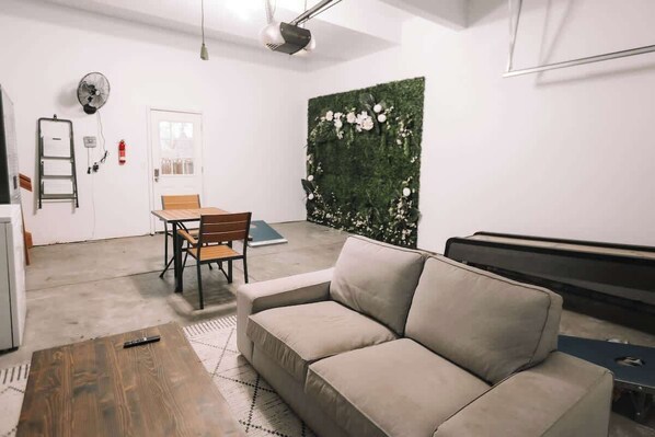 TV, fireplace, offices - CO2. (House) Denver's Best Airbnb | Games&Fun (Denver)