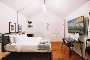 4 habitaciones, tabla de planchar con plancha, wifi y ropa de cama 