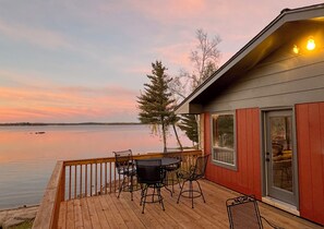 Outdoor dining - Discover the Ultimate Lake Cabin in Voyageurs National Park! The Kabby Cabin! (Ray)