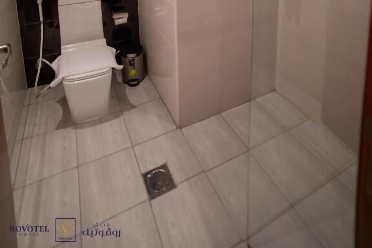 Baño | Bañera y ducha independientes y cabezal de ducha tipo lluvia