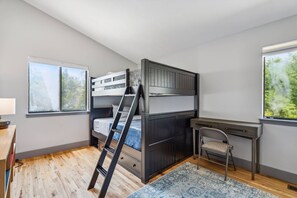3 habitaciones, escritorio, tabla de planchar con plancha y wifi gratis 