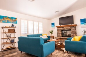 Living area - Pueblito • Spacious Oasis with Pool & Hot Tub (Joshua Tree)
