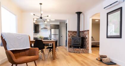 Stunning Modern Downtown House w/ Wood Stove + Hot Tub