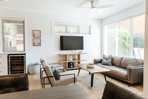 Smart TV, fireplace, books, stereo