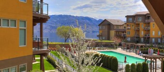 Casa Laguna! Lakefront Condo With Pool & Hot Tub.