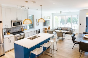 Fridge, microwave, oven, stovetop - Casa Laguna! Lakefront Condo With Pool & Hot Tub. (West Kelowna)