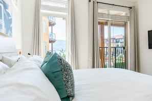 2 bedrooms, desk, iron/ironing board, travel crib - Casa Laguna! Lakefront Condo With Pool & Hot Tub. (West Kelowna)