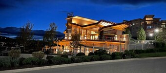 Casa Azul! Pool, Hot Tub, Mountain & Lake Views!