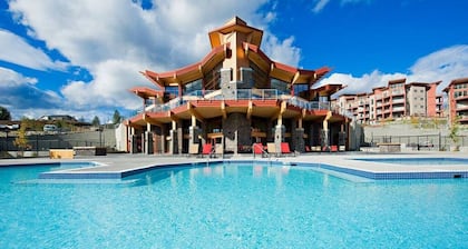 Casa Azul! Pool, Hot Tub, Mountain & Lake Views!