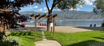 Casa del Mar! Pool, Tub & Refreshing Lakefront Resort