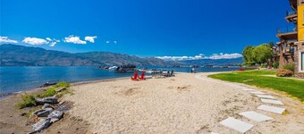 Casa del Mar! Pool, Tub & Refreshing Lakefront Resort