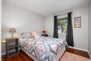 6 bedrooms, desk, iron/ironing board, travel cot