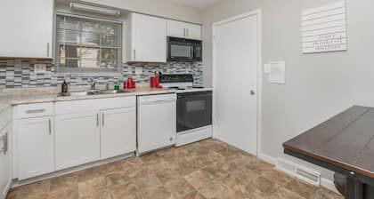 Ashwood Arbor 6 bedrooms 3 bath sleeps 13