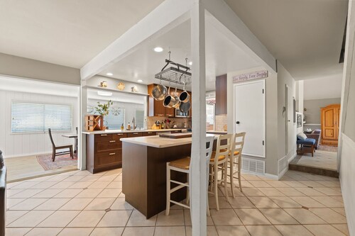 Grand Piano, Stocked Kitchen, Modern Decor