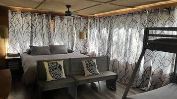 2 bedrooms, desk, free WiFi, bed sheets