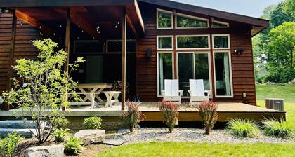 Secluded & Restful! Modern Cabin-close to South Haven, Fennville, Saugatuck!
