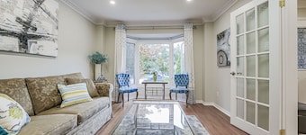 Luxury 4 Bedroom/5 Bathroom Huge Ravine Backyard