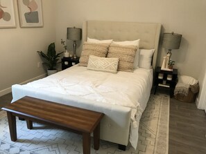3 habitaciones, tabla de planchar con plancha, wifi y ropa de cama 