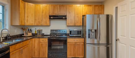 Refrigerador, microondas, horno, placa de cocina