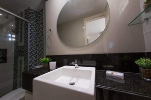 Shower, hair dryer, towels, soap - Penthouse with Private Pool in Ponta Negra I (Natal)