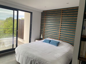 3 slaapkamers, een strijkplank/strijkijzer, gratis wifi, beddengoed