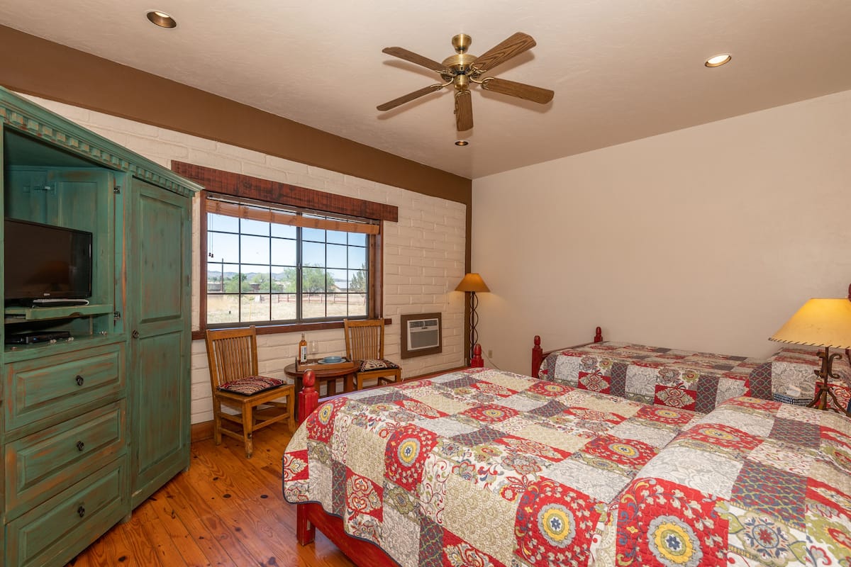 Double Bed Room - Downstairs | 高級寢具、特厚豪華床墊、免費 Wi-Fi、床單