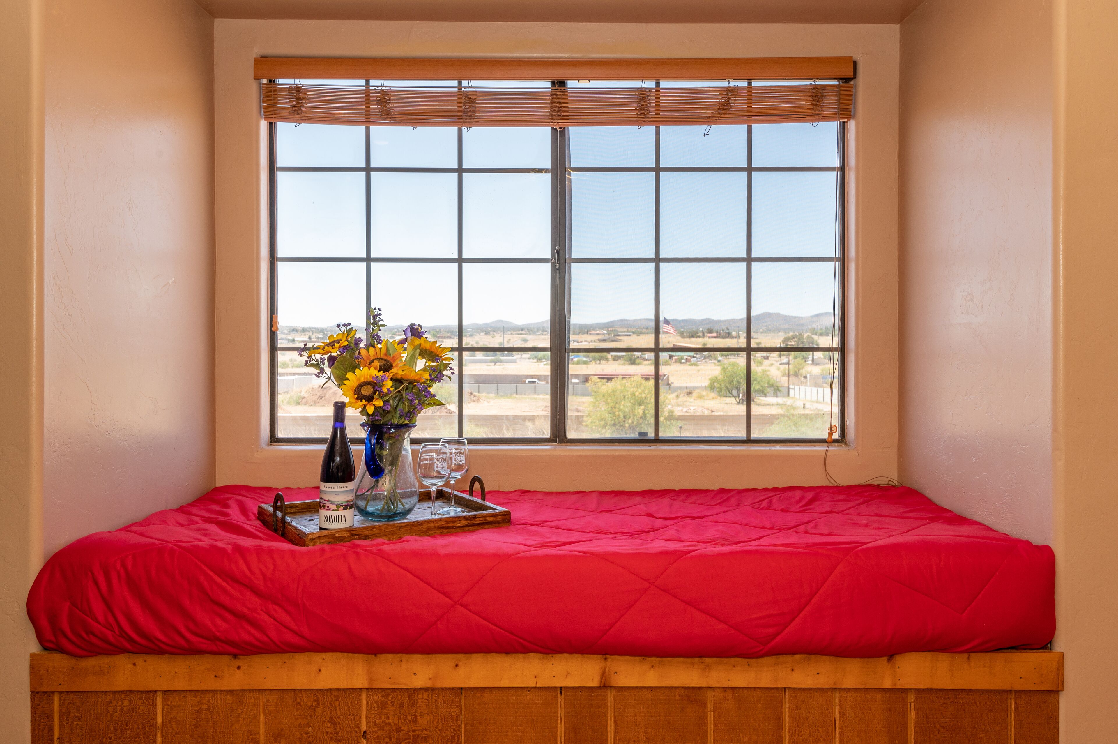 Single Queen w/Day Bed - Upstairs | Premium bedding, pillowtop beds, free WiFi, bed sheets