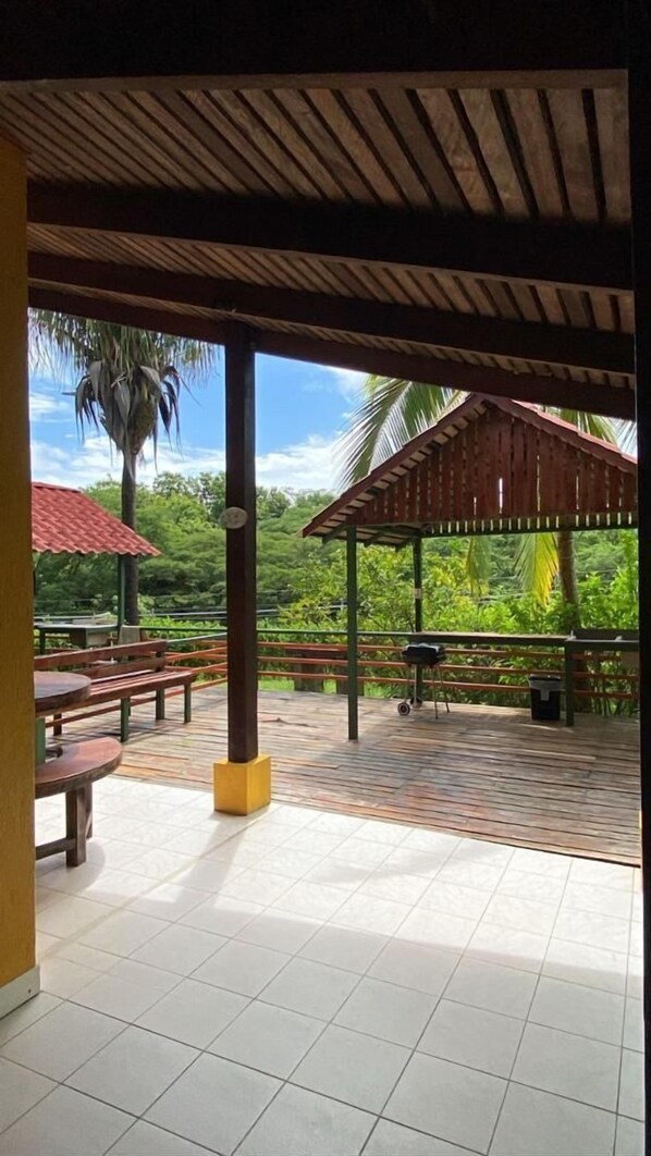 Hiên