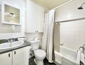 Hair dryer - Beautiful apartment in the lower town (Québec)