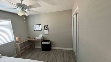 2 bedrooms, desk, free WiFi, bed sheets