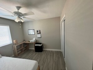 2 quartos, escrivaninha, Wi-Fi de cortesia, roupa de cama