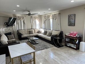Living area - Massive Home (Chico)
