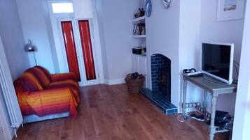 Triple Room | Free WiFi, bed sheets