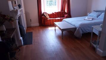 Triple Room | Free WiFi, bed sheets