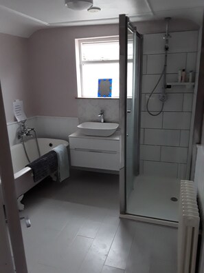 Free WiFi, bed sheets - townhouse bridport (Bridport)