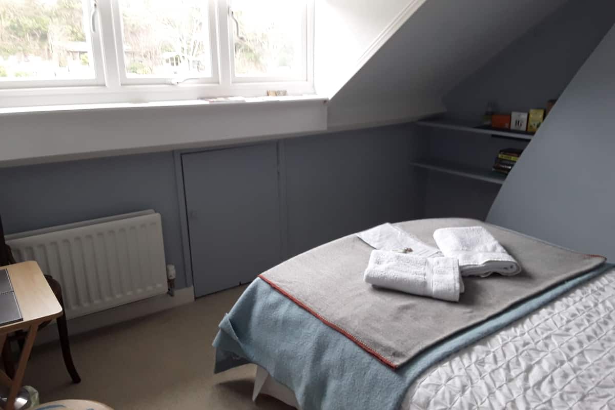 Comfort Double Room | Free WiFi, bed sheets